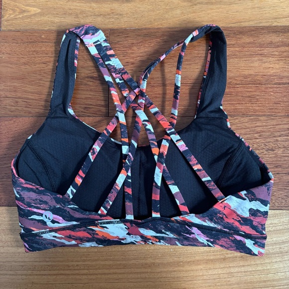 NWOT Lululemon Sports Bra - Picture 3 of 4
